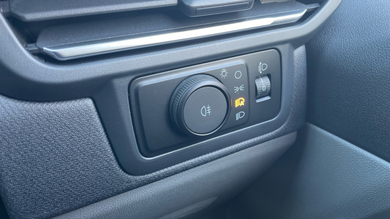 Ford Tourneo Custom 320 L1 Diesel Fwd 2.0 EcoBlue 136ps H1 Titanium 8 seater Auto